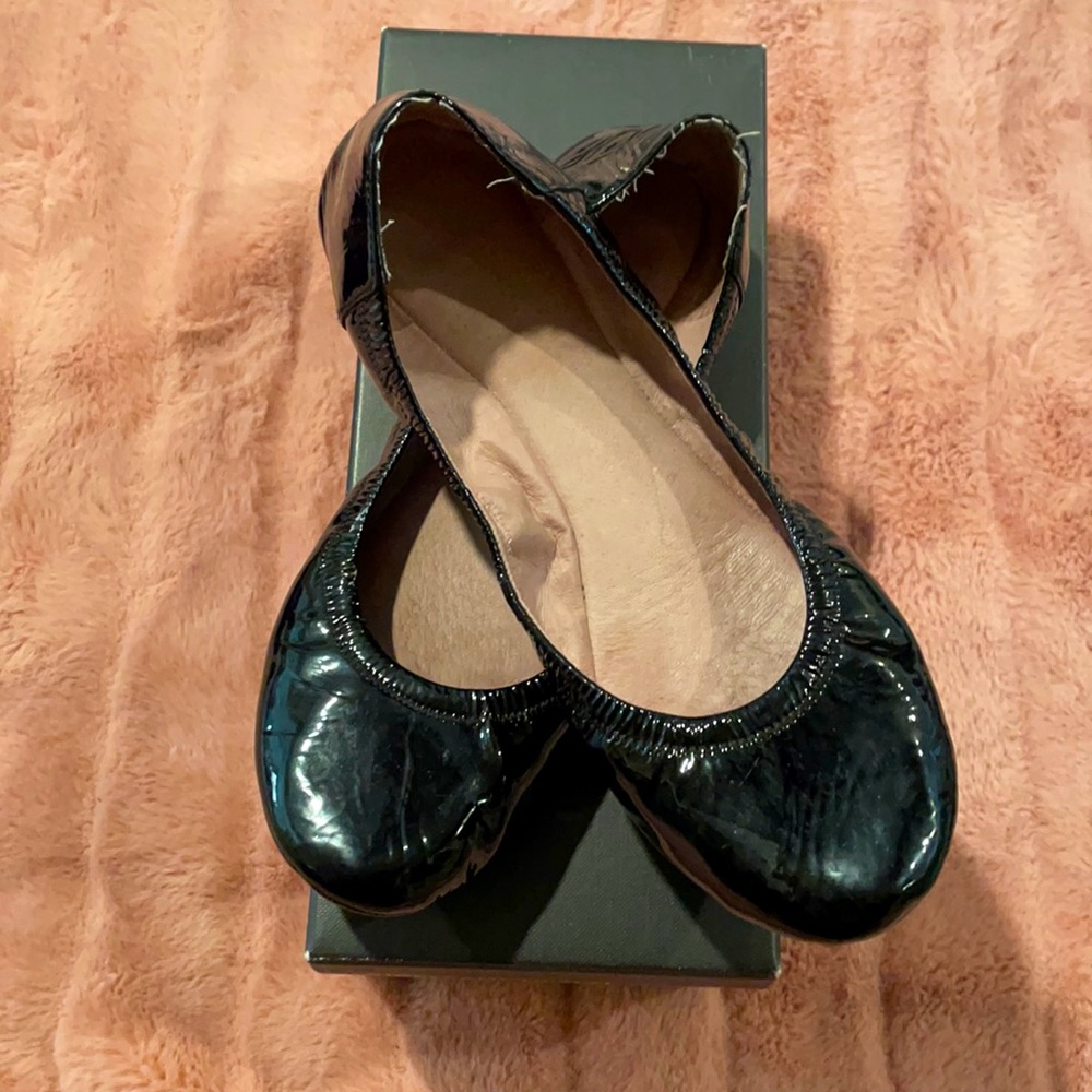 Vince Camuto patent leather flats